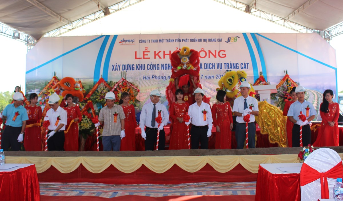 Khởi công khu công nghiệp