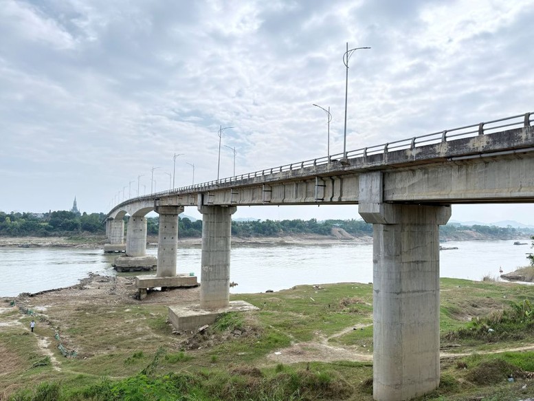 Cầu sống Lô hiện hữu