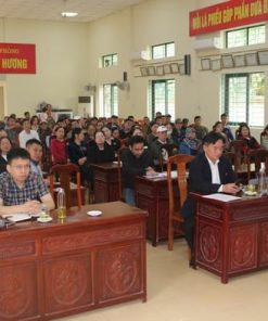 Đại biểu, người dân có diện tích đất thu hồi tham dự hội nghị Dự án đầu tư xây dựng và kinh doanh kết cấu hạ tầng Cụm công nghiệp Kiền Bái - Cao Nhân.