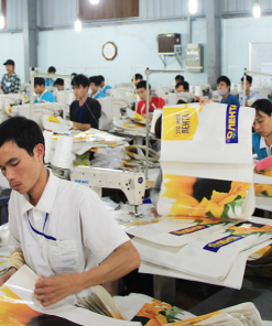 Sản xuất bao bì bằng giấy, bìa là một trong các ngành nghề thu hút đầu tư vào Cụm công nghiệp Phượng Sơn Bắc Ninh. Hình minh họa