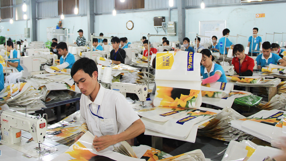 Sản xuất bao bì bằng giấy, bìa là một trong các ngành nghề thu hút đầu tư vào Cụm công nghiệp Phượng Sơn Bắc Ninh. Hình minh họa